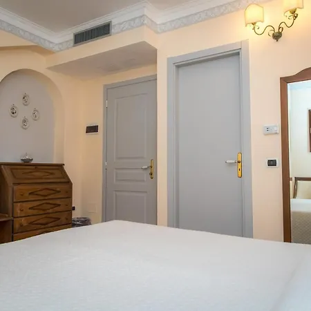 Delle Meraviglie Hotel 3*