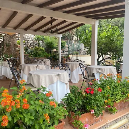 Delle Meraviglie Hotel 3*